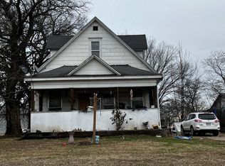 904 N Main St, Clinton, MO 64735