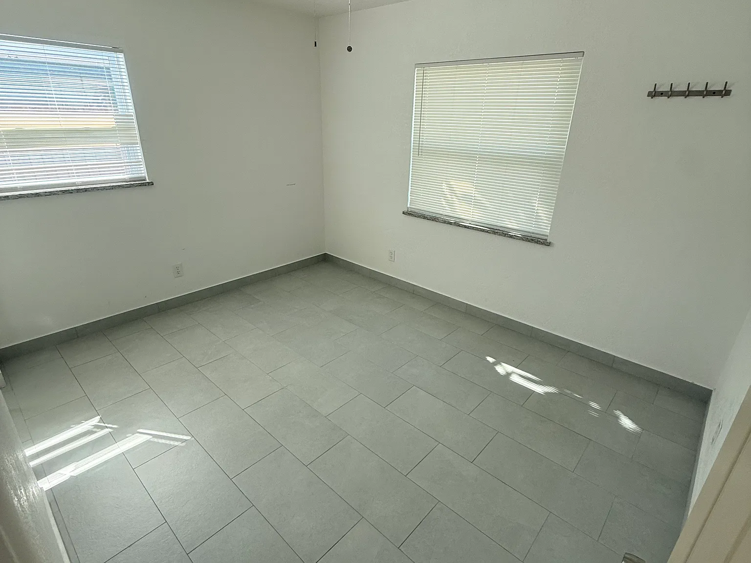 3 bed, 1200 sqft, $2,100 — Photo 4