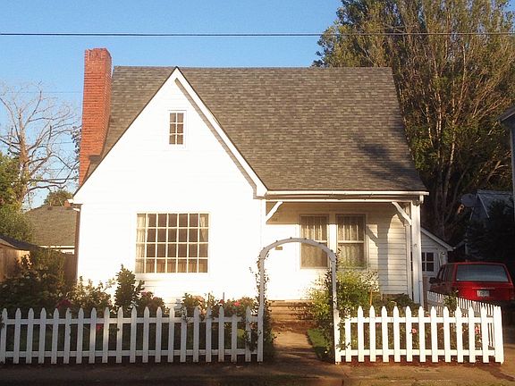 2nd image of 965 17th St NE