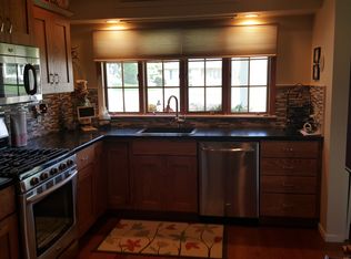 208 3rd St SE, State Center, IA 50247