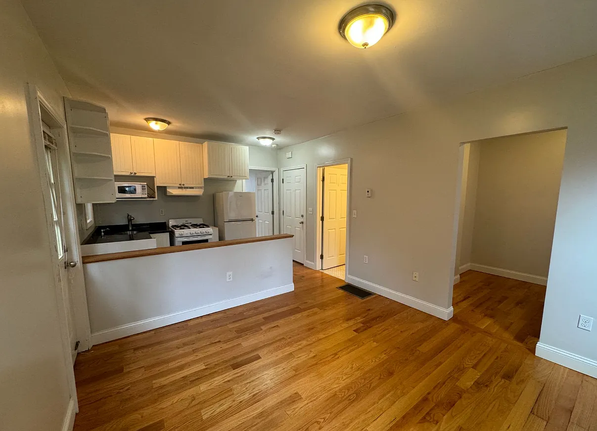 2 bed, 650 sqft, $2,600 — Photo 2