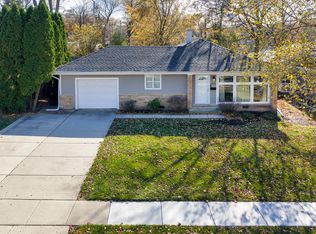 1913 Milton Ave, Northbrook, IL 60062