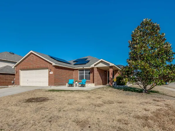 728 Falcon Rd, Saginaw, TX 76131
