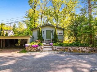 34 Alpine Dr, Lake Hopatcong, NJ 07849