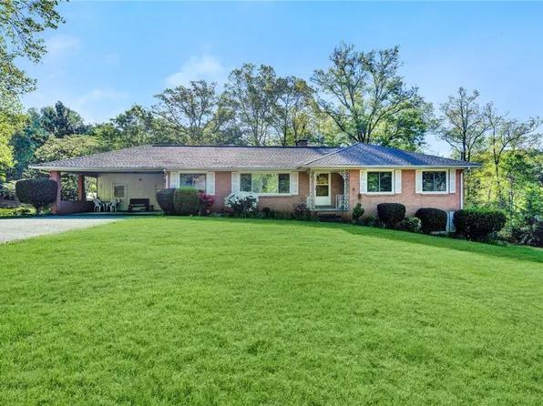 305 S Lovingood Ave, Walhalla, SC 29691