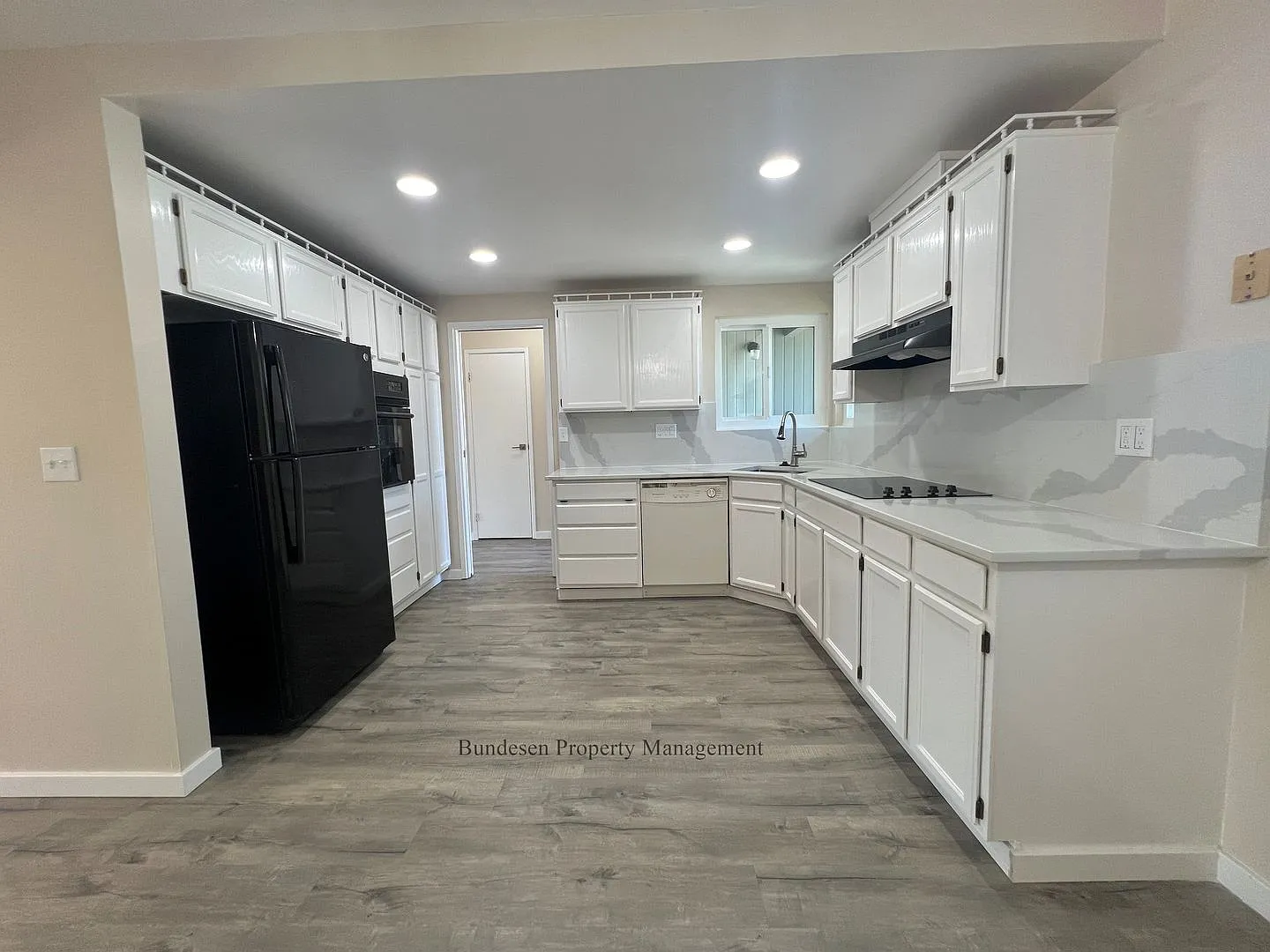 Beautiful fully remodeled 4 bedroom — Photo 3