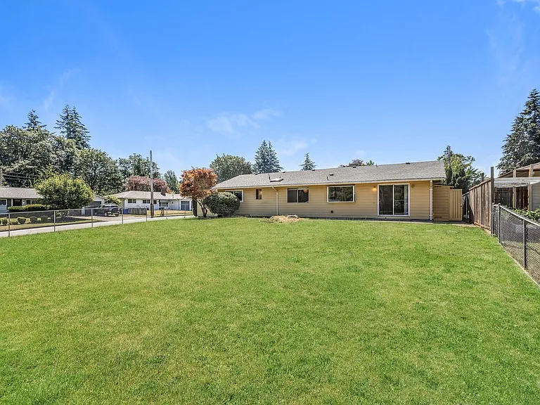10716 SE 224th Pl — Photo 2