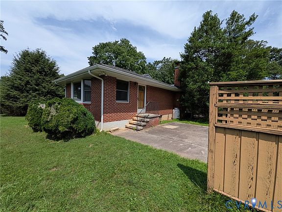 3rd image of 1209 Ashland Cir