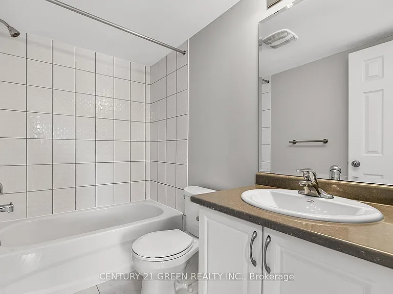 383 Dundas St E #76 — Photo 34