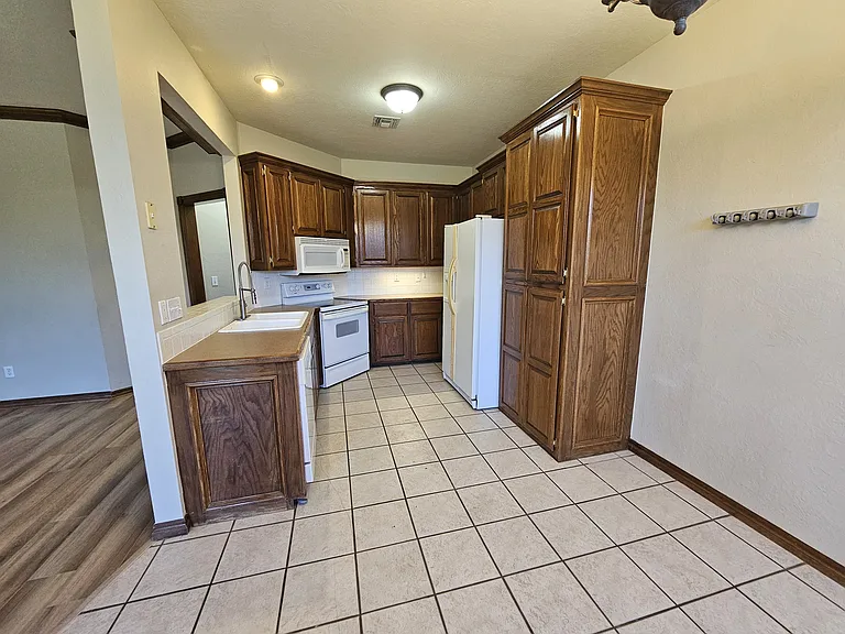 13 NW Havenshire Cir — Photo 6