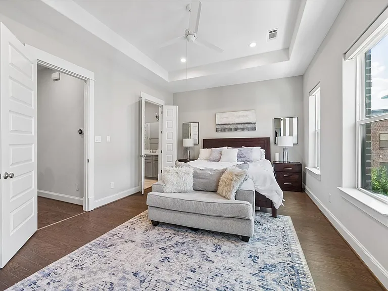 2913 Hicks St — Photo 5