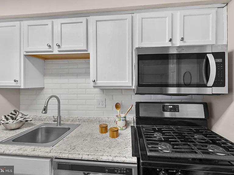 11240 Chestnut Grove Sq #157 — Photo 32