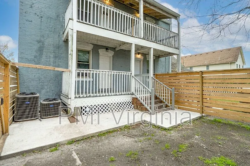 3 bed, 1.0 bath, 1125 sqft, $1,600 — Photo 2
