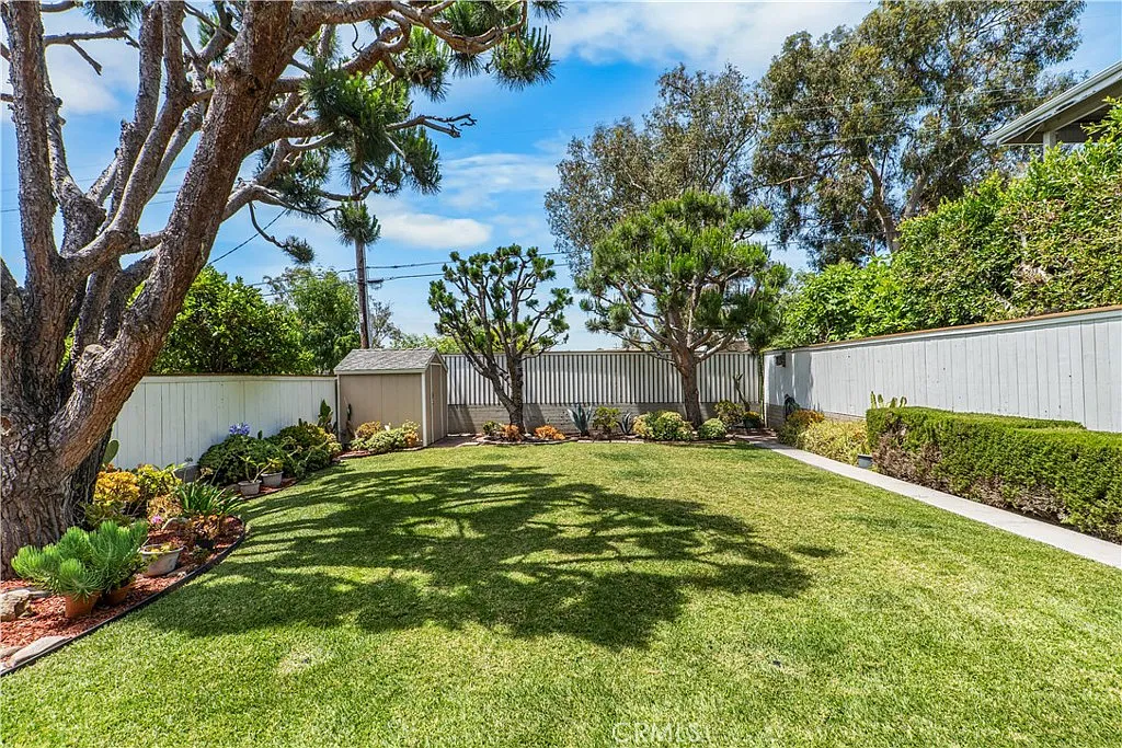3 bed, 2.5 bath, 1825 sqft, $5,500 — Photo 2