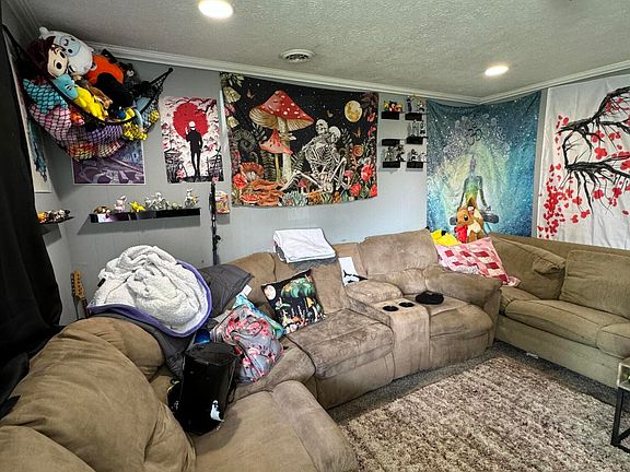 3rd image of 415 N 38th St