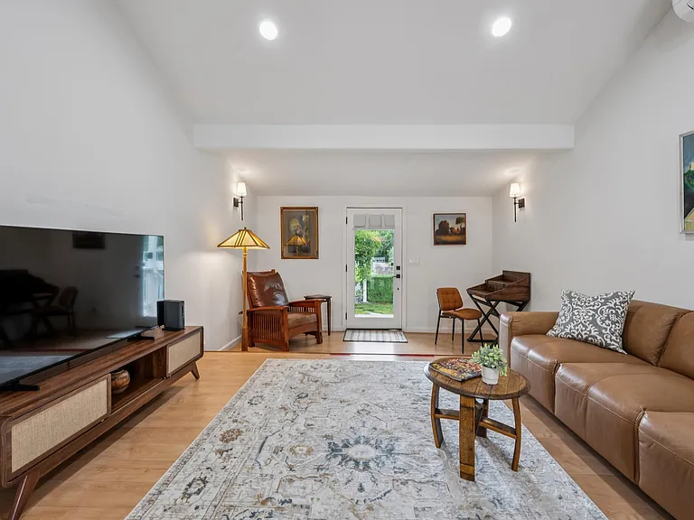 121 Laurel Ave — Photo 14