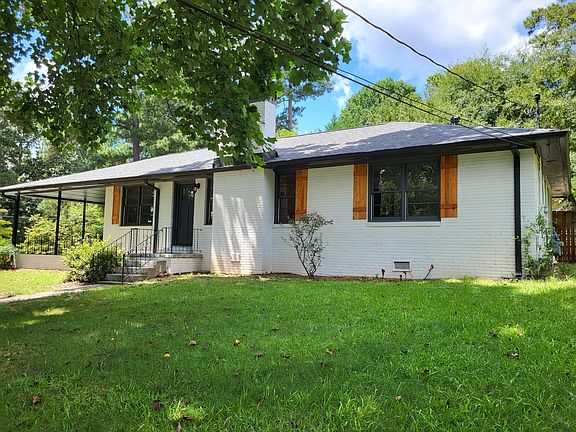 2nd image of 886 Parkway Dr SE