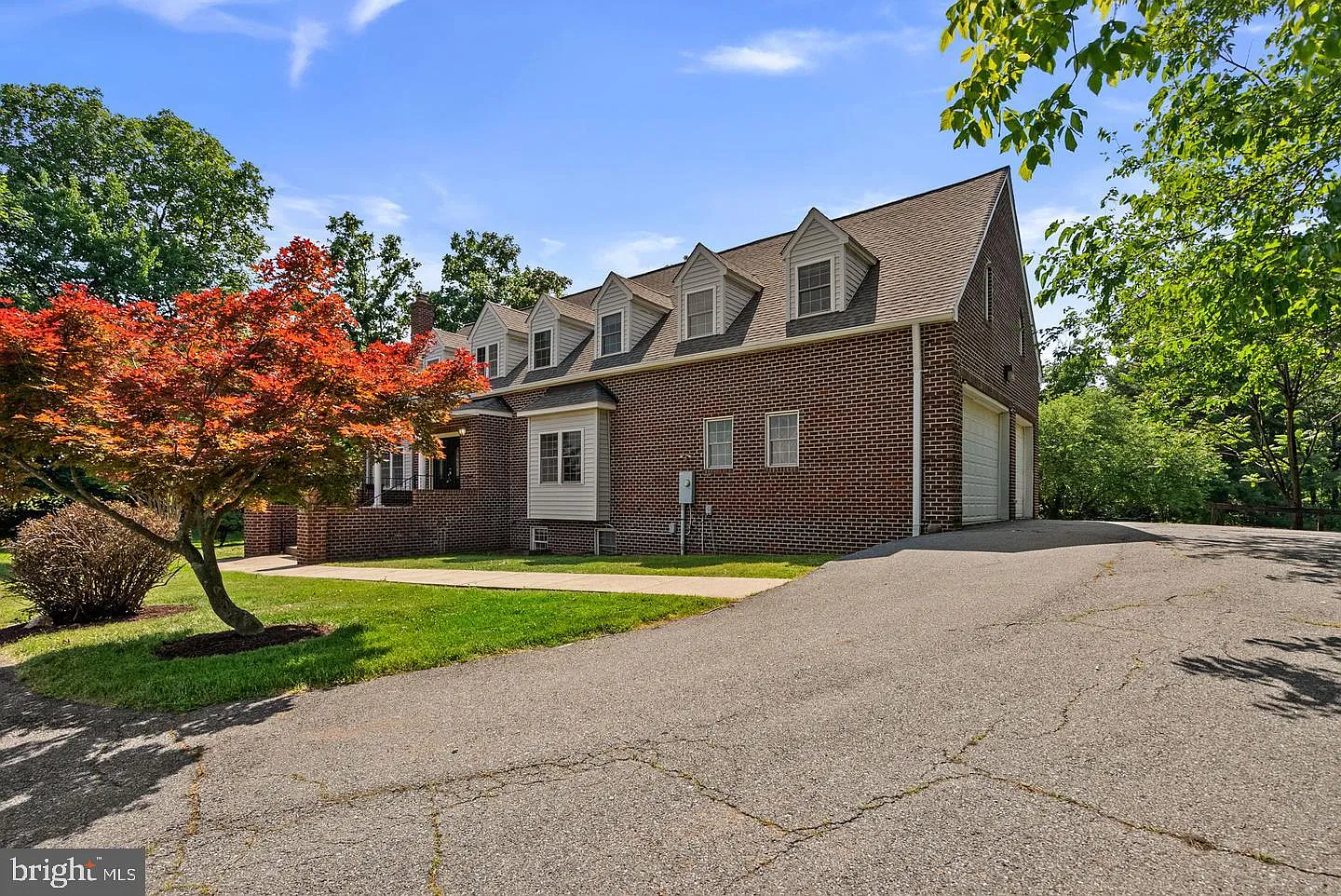 6 bed, 3.5 bath, 3724 sqft, $3,950 — Photo 3