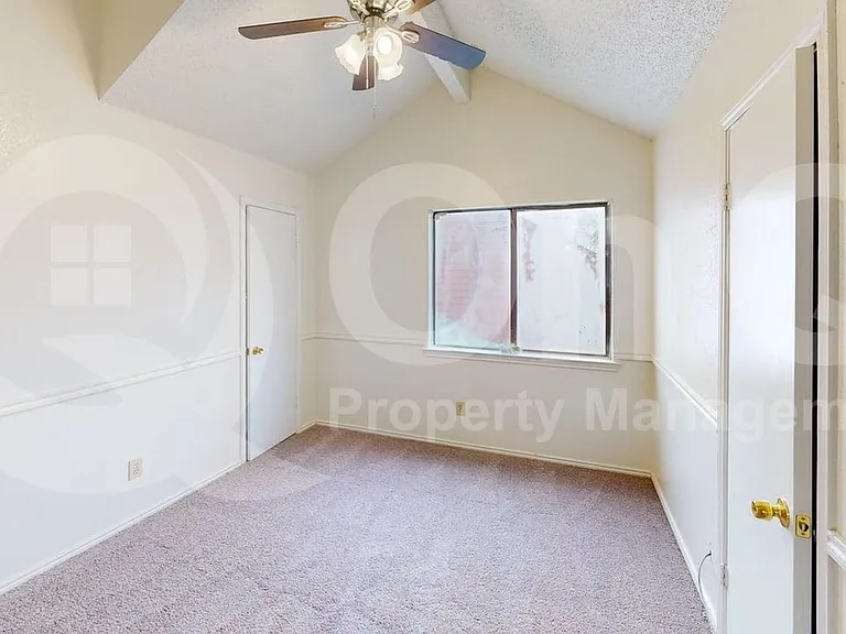 732 Versailles St — Photo 18