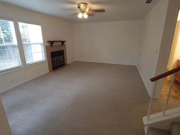 1011 Camphor St — Photo 2
