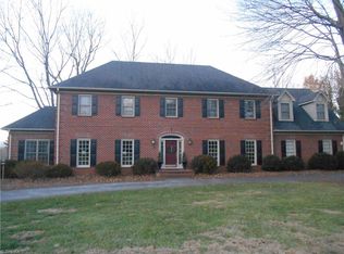 427 Montclaire Dr, Mount Airy, NC 27030