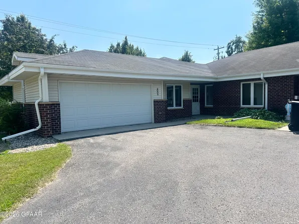 2003 27th Ave S, Grand Forks, ND 58201