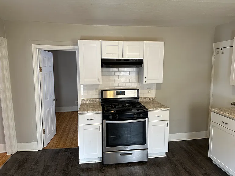 144 Adams St #2 — Photo 4