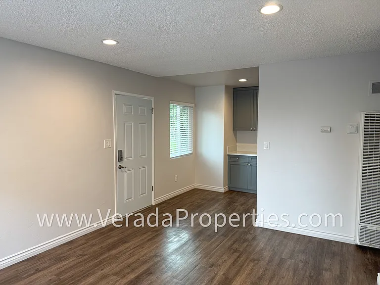 3832 Albatross St #B — Photo 14