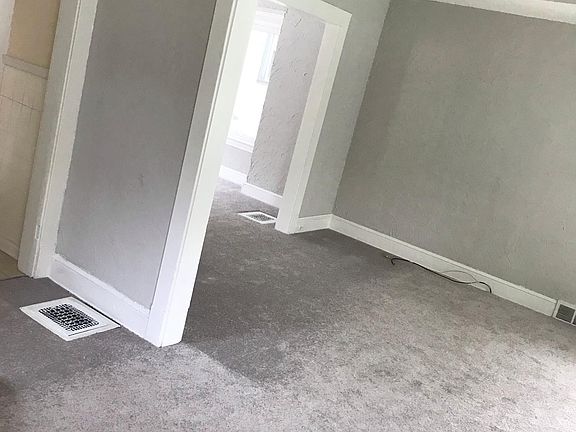 3rd image of 3219 W 92nd St