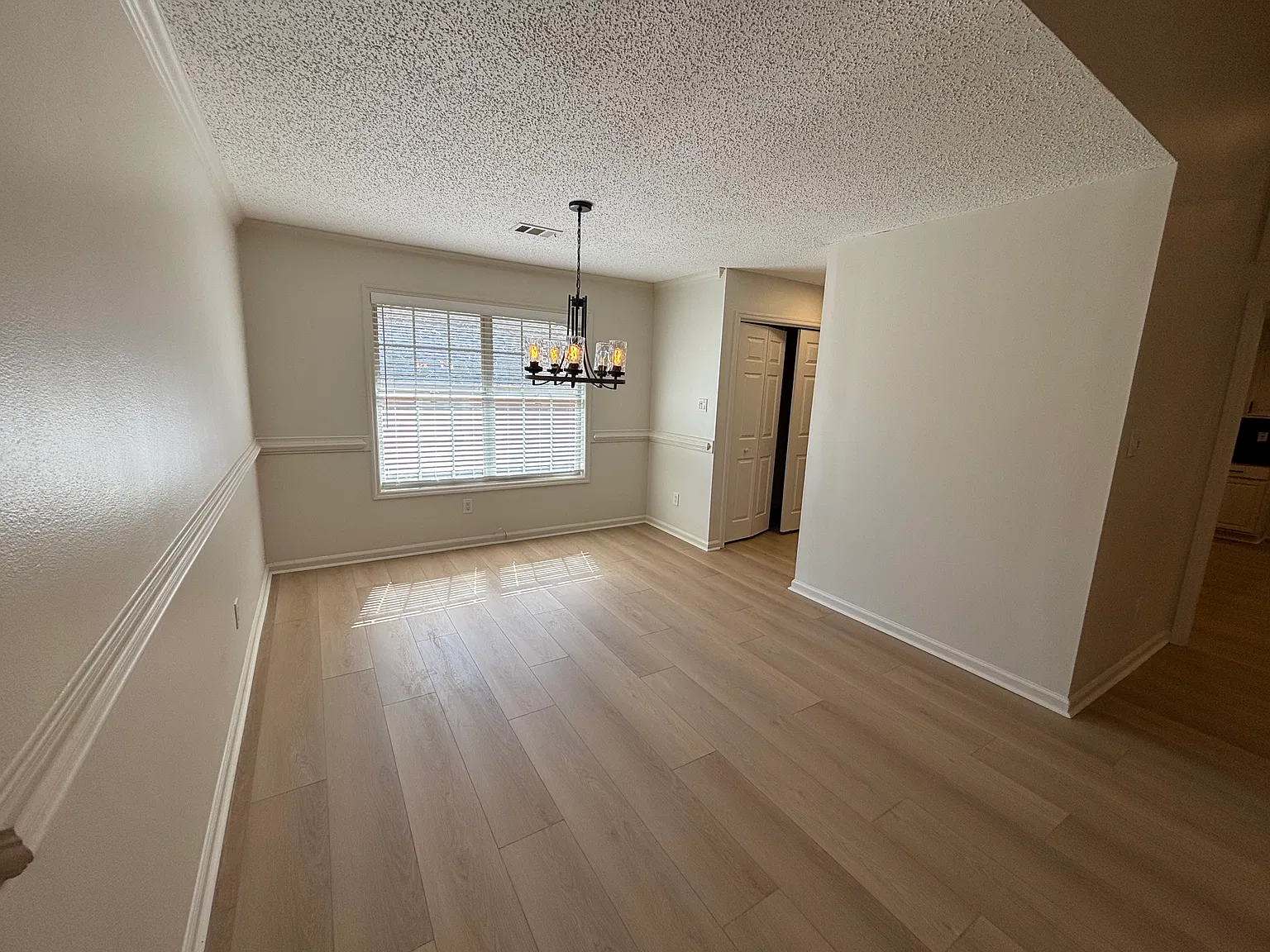 4 bed, 1863 sqft, $3,200 — Photo 3
