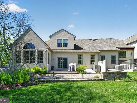 5th image of 285 Country Club Dr