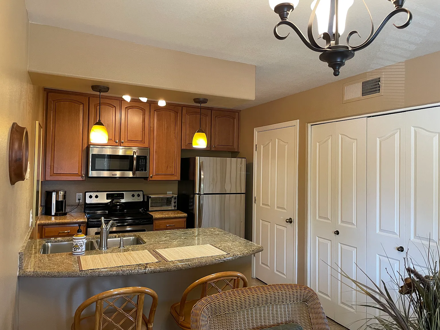 Furnished Rental 6 months+ term — Photo 3