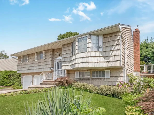 1643 Fairfax Avenue, West Islip, NY 11795