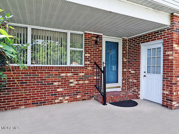 2nd image of 7 Point Blanche Court