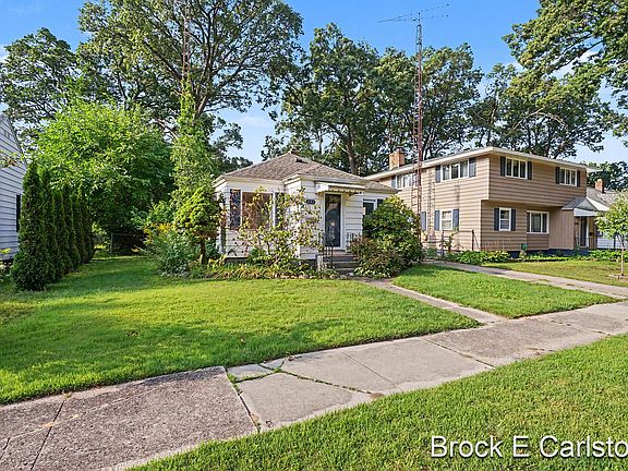 4th image of 2315 Harding Ave