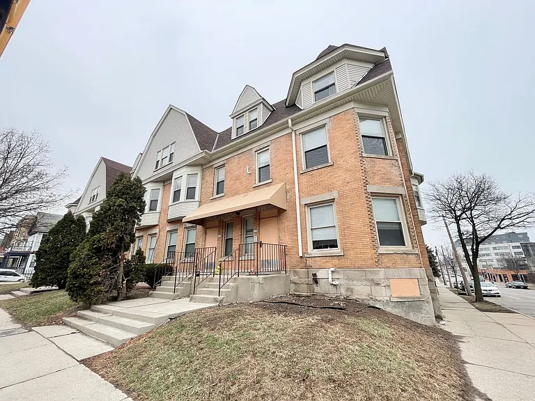 1718-34 E Lafayette Pl — Photo 10