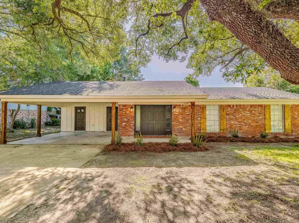 818 E Rimes Cir, Monroe, LA 71201