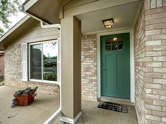 4th image of 11108 Applewood Dr