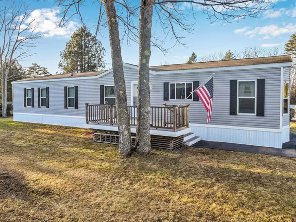 93 Maynard Drive, Topsham, ME 04086