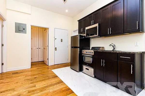 Rented by EXR | media 4