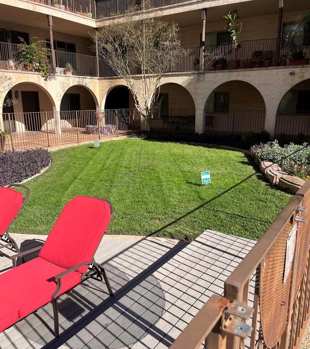 1 bed, 1.0 bath, 610 sqft, $2,250 — Photo 2