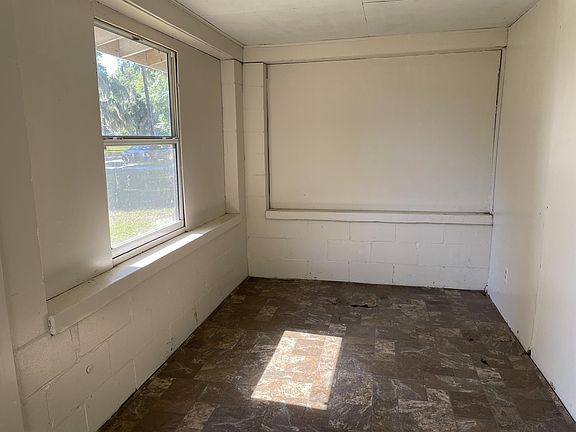 4th image of 1055 S Dudley Ave