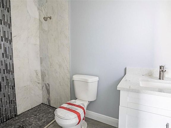 4th image of 129 Ivan Ave S