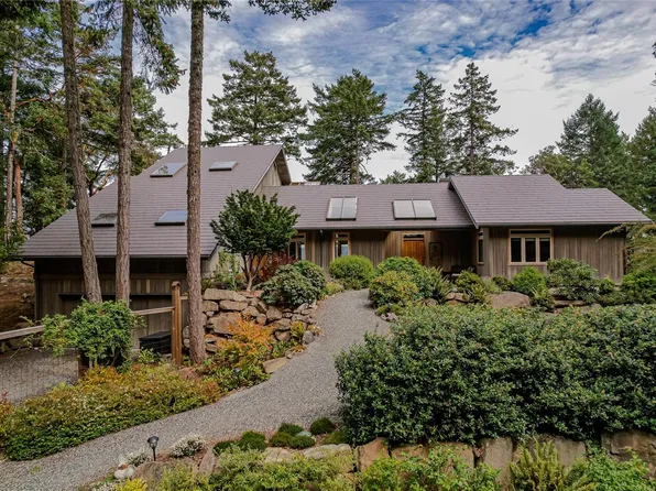 104 Seclusion Ln, Saltspring Island, BC V8K 1S4