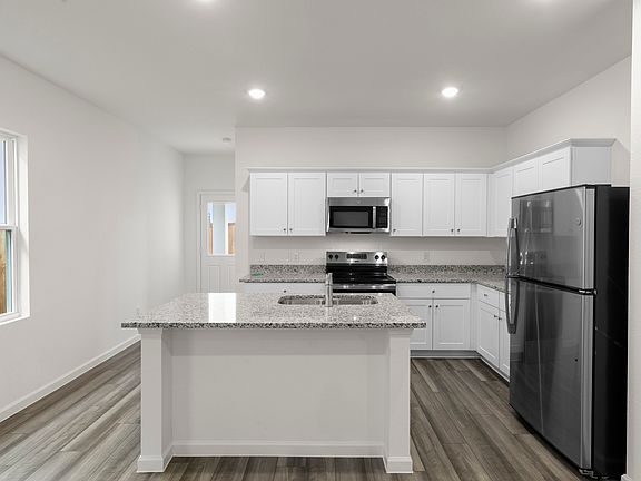 3rd image of 516 Merced Riv