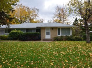 912 County Road D W, Roseville, MN 55126