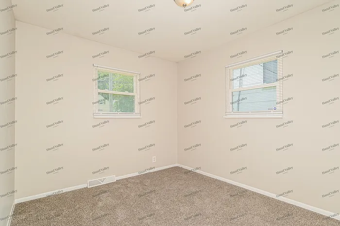 205 Flora Dr — Photo 9