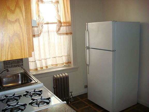 3rd image of 3059 48th St APT 2R
