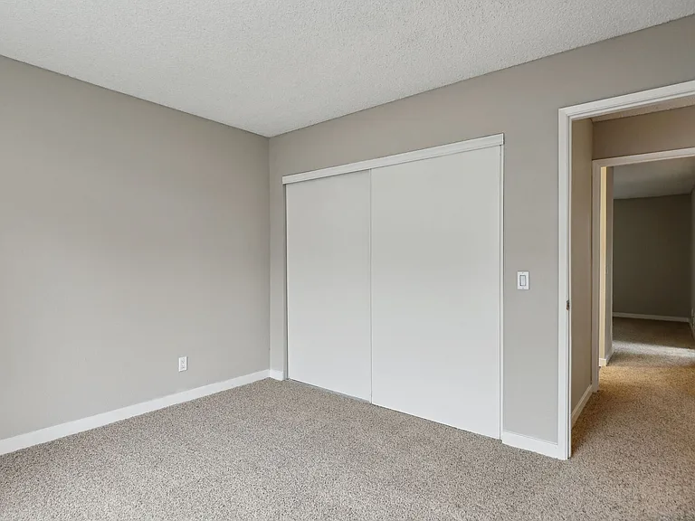 Ellington Apartments — Photo 19