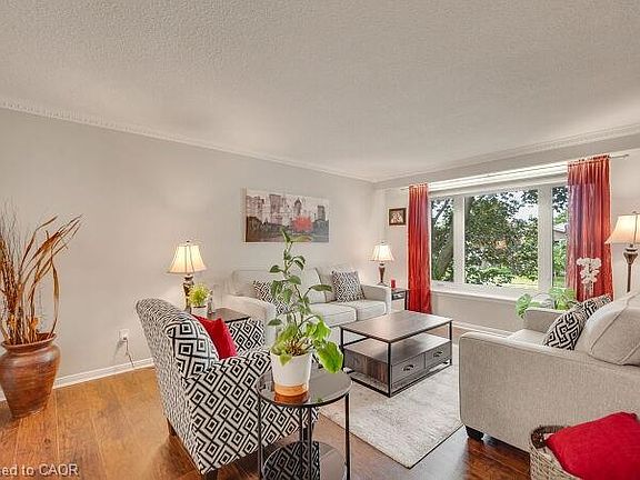 5th image of 4162 Sutherland Cres